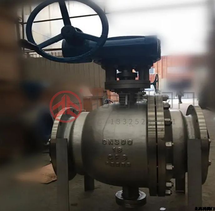 球閥的密封形式分為固定球閥和浮動球閥